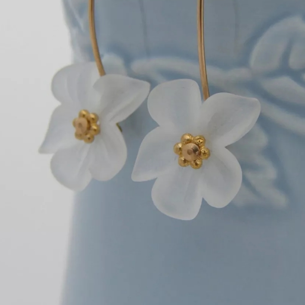 Pure Style delicate looking white flower earrings with gold toned fisher hooks - Picture 2 of 6